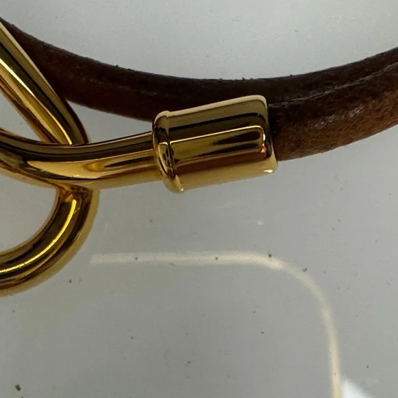 🔥 Hermès Leather Wrap Bracelet – Brown & Gold Hook Clasp – Authentic & Chic 🔥 - Picture 5 of 8